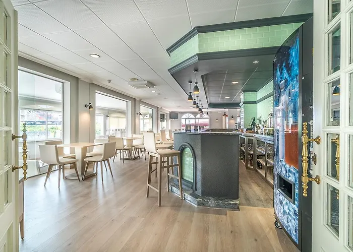 Ton Hotel